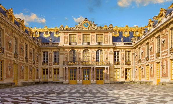 Versailles Shuttle